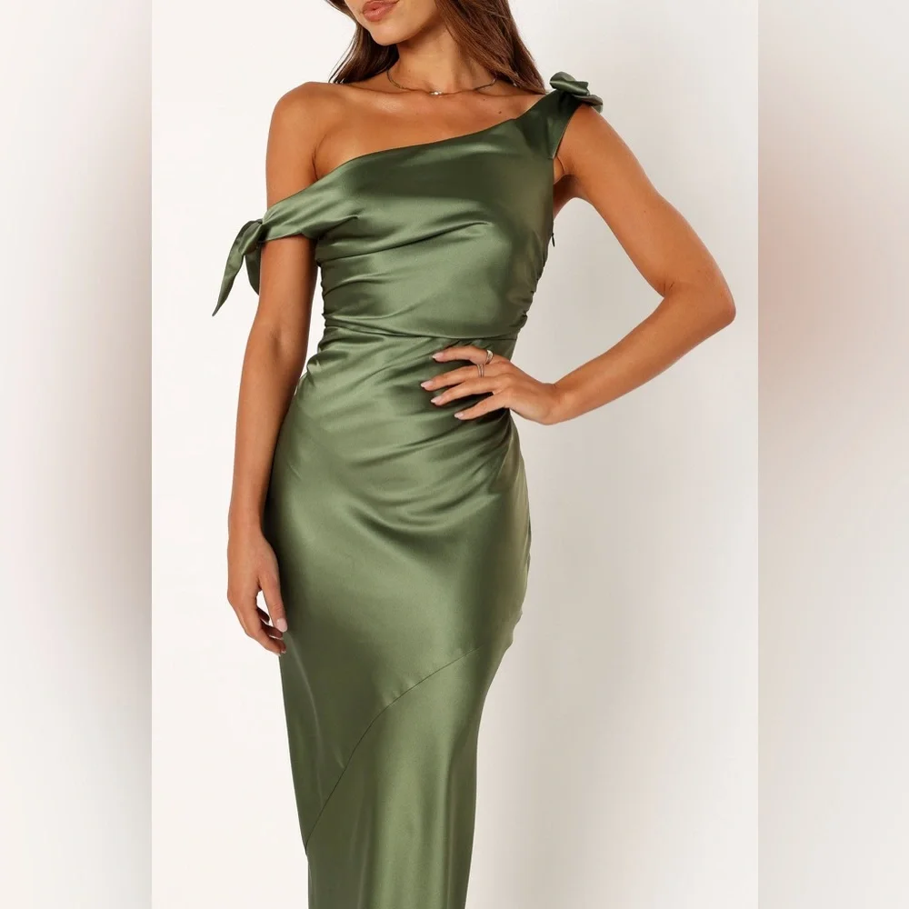 Elegant Olive Green Off-Shoulder Dress - Picture 4 of 10